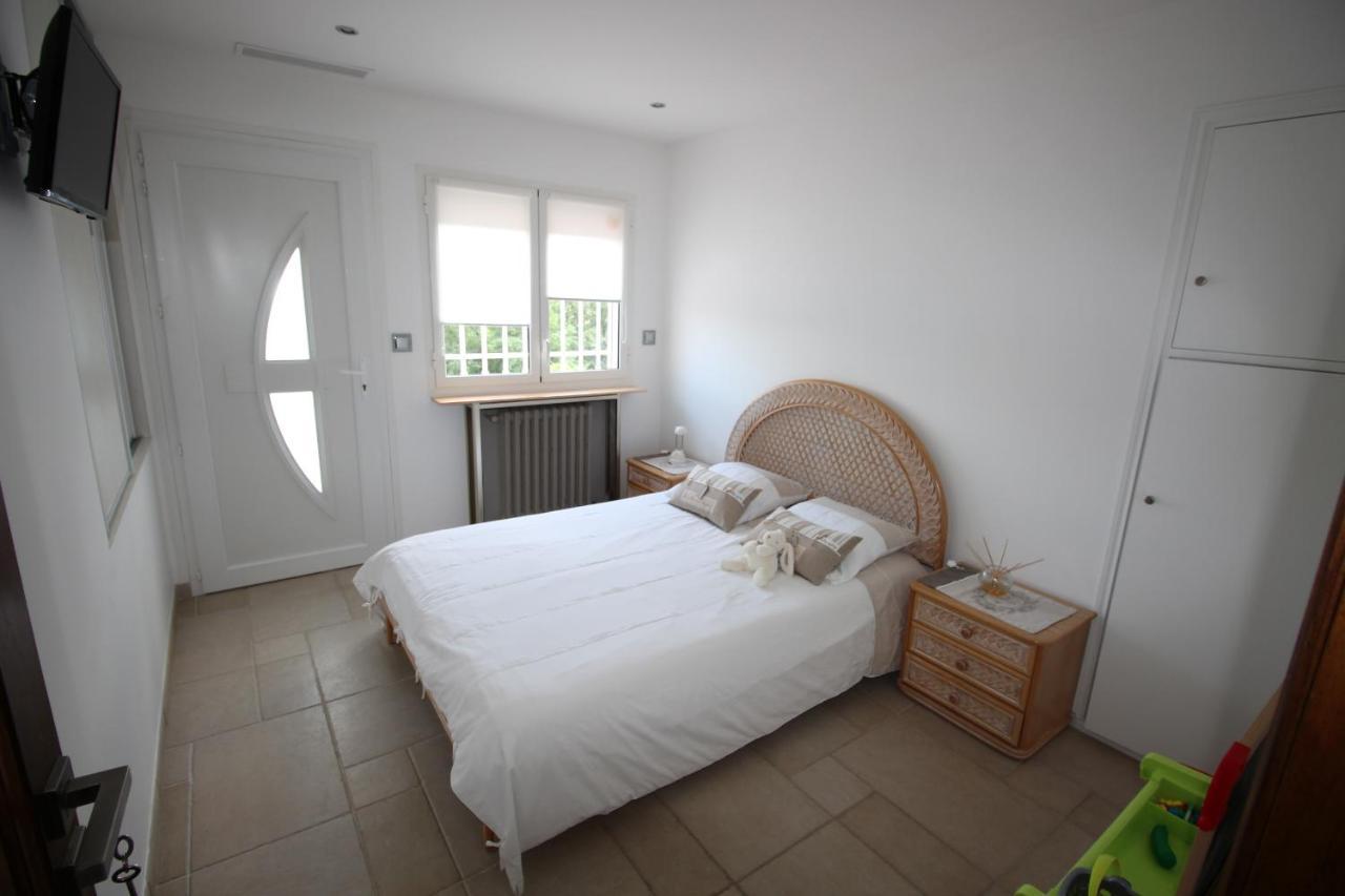 Villa Jalna Chambre, Suites Et Appartement Roquefort-les-Pins Exterior photo