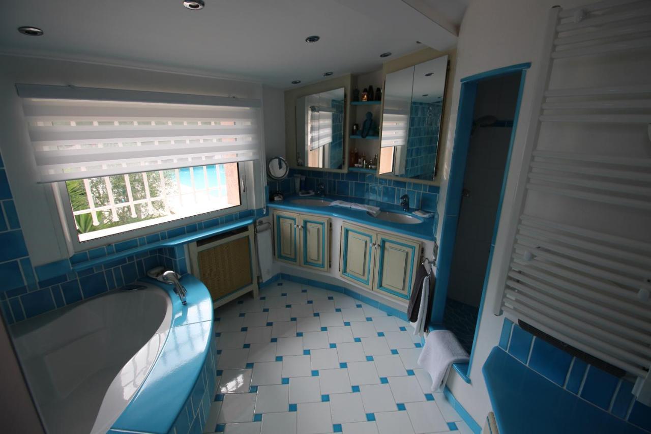 Villa Jalna Chambre, Suites Et Appartement Roquefort-les-Pins Exterior photo