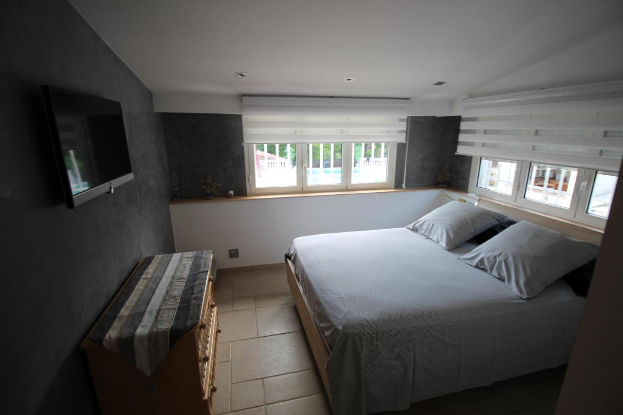 Villa Jalna Chambre, Suites Et Appartement Roquefort-les-Pins Exterior photo